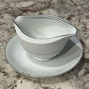 Sone China Double Spout Gravy Bowl w/Attached Tray – Rose Etching & Silver Trim